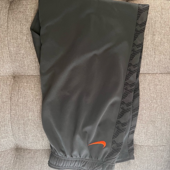 Autographed Dabo Swinney Clemson Tiger Hat & Nike Dri-Fit Sweatsuit size XL. - Picture 5 of 5